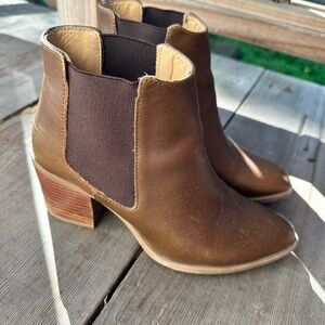 Nisolo Brown Leather Ankle Heeled Chelsea Boots
